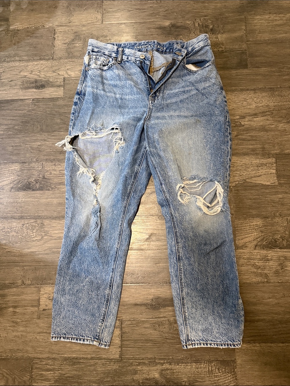 American Eagle Outfitters Light Blue Distressed Boyfriend Jeans